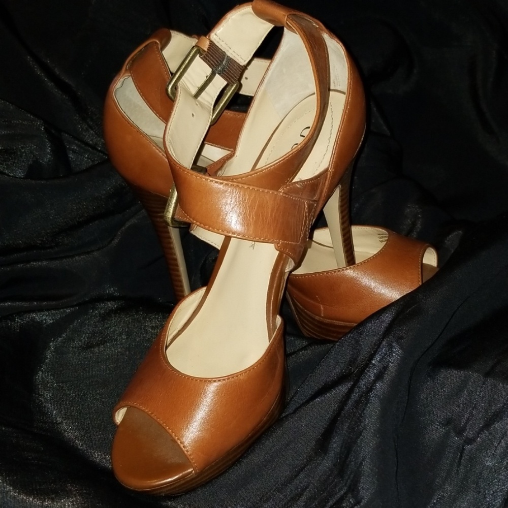Shoes - Picture 4 of 4